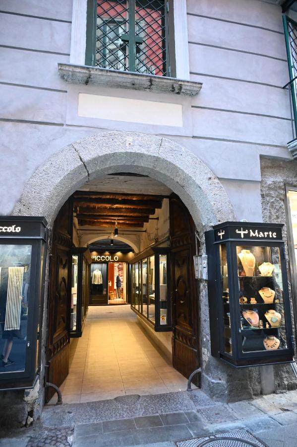 Victry'S Houses Chiaia Napoli Bagian luar foto