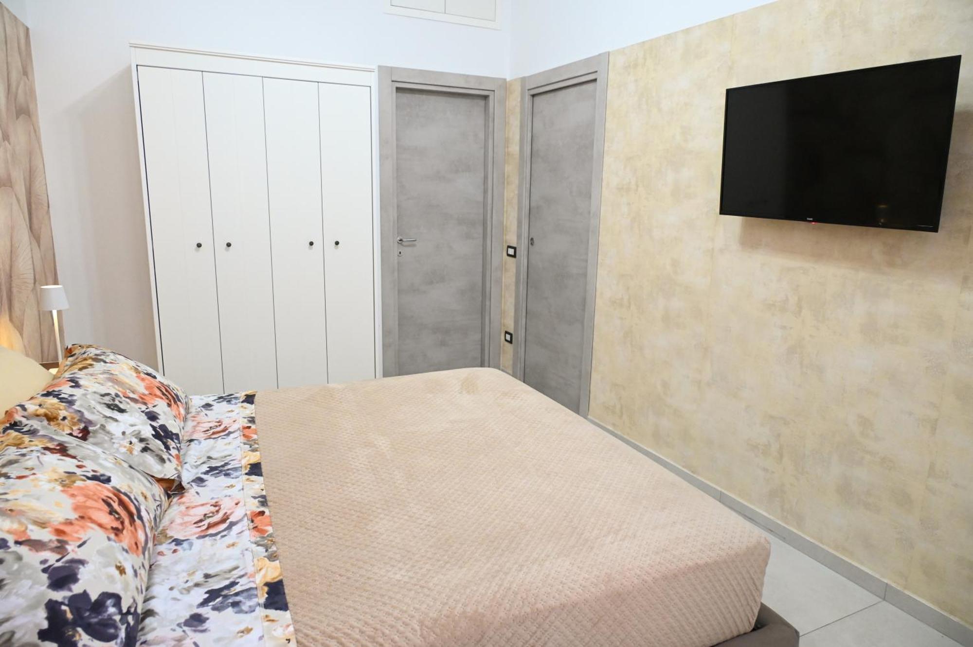 Victry'S Houses Chiaia Napoli Bagian luar foto
