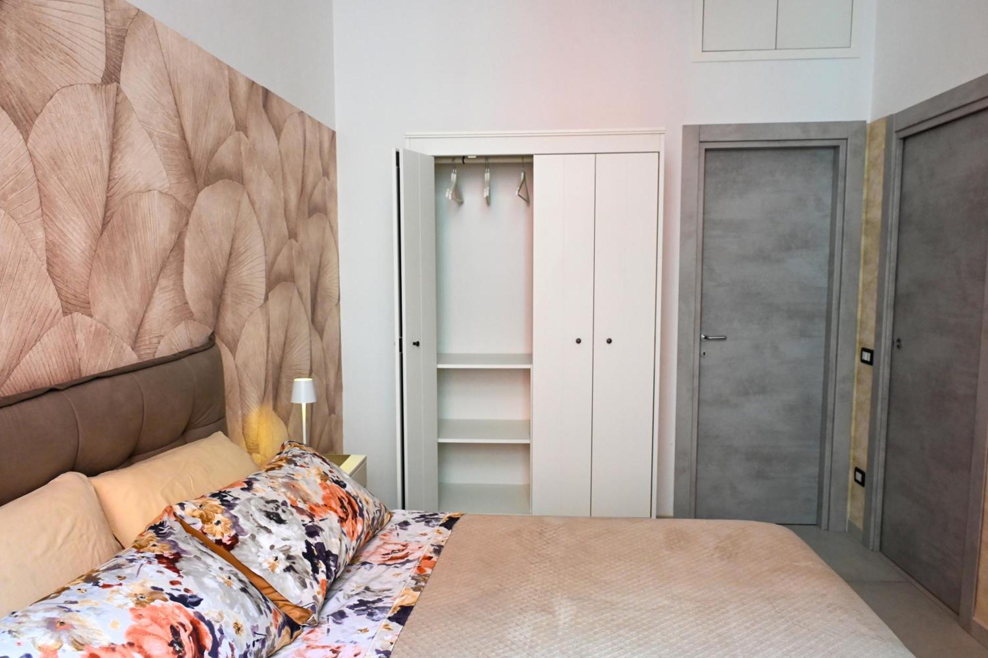 Victry'S Houses Chiaia Napoli Bagian luar foto