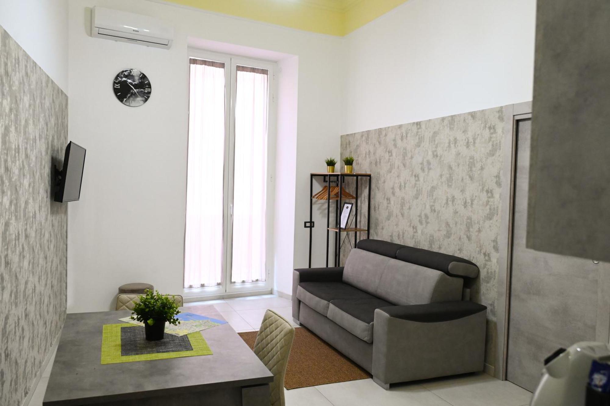 Victry'S Houses Chiaia Napoli Bagian luar foto